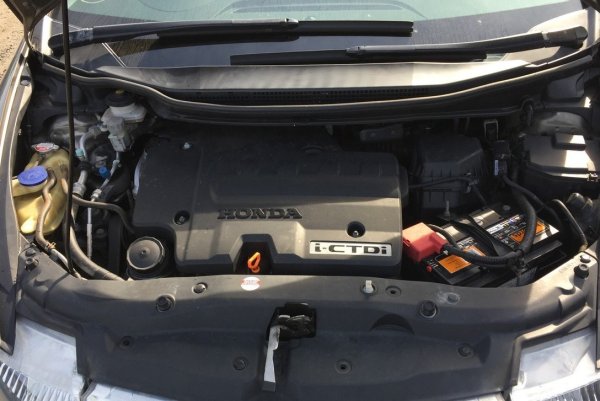 Като цяло също е много надежден, но има някои особености. Първоначално Honda препоръчваше масло 0W/30 за него, по-късно го смени на 5W/30, за да намали забележимите загуби на смазка между обслужванията. При автомобили с голям пробег може да се появят проблеми със стартирането, така че при проверка двигателят трябва да се тества, докато е студен.
