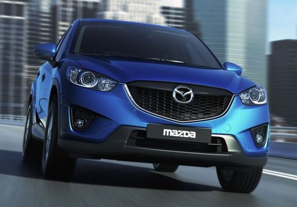 Дневните светлити (DLR) започна да мигат или спират да работят, като това засяга автомобилите, произведени през 2015 и 2016 година, но има и собственици на по-стари машини, които също се оплакват от подобен проблем. В Mazda признаха за дефекта едва през 2020 година, като организираха сервизна акция, засегнала около 36 000 бройки от модела.

Според изявлението на компанията, при производство са използвани „неподходящи“ материали за уплътнението на основните кабели. В крайна сметка веригата, която управлява  светодиодната верига, корозира и система оказва. Затова и преди покупка електрическата система на светлините трябва да бъде проверена внимателно.