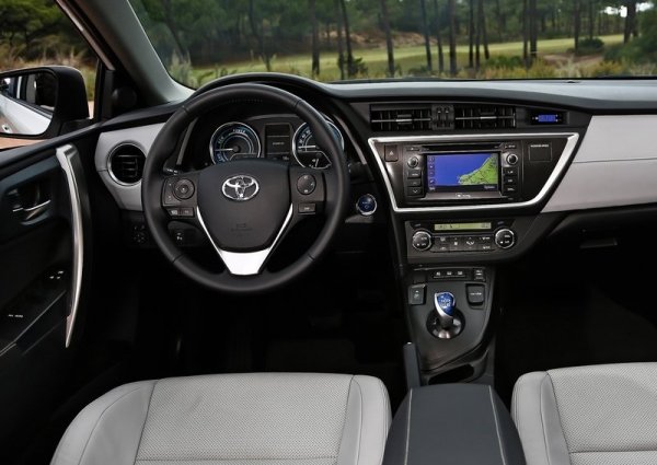 Toyota Auris Hybrid 