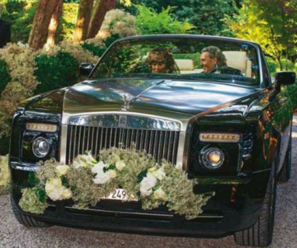 През лятото на 2013 г. Тина Търнър (по това време тя е на 73 години), се омъжва за продуцента Ервин Бах. Церемонията се състоя във вилата й на брега на Цюрихското езеро в Швейцария. Двойката пристигна там с луксозен кабриолет Rolls-Royce Phantom Drophead. Влюбените решиха да откажат услугите на шофьори, като 57-годишния Бах седи зад волана на колата.