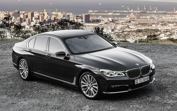 Битурбомоторът 4.4 V8  при тези модели (G11/G12 и G14/G15/G16) също се нагрява страшно много и направо убива уплътненията. Затова и при топ-версията N74 турбините са изнесени извън блока на двигателя и проблеми с топлината няма.

При агрегата N54 (например 740i) някои основни детайли излизат от строя след около 200 000 км, но и това не е задължително. Експертите съветват да се избягва версията с атмосферен N52, а също така и да се внимава със системата за задвижване на четирите колела, която си има особености и изисква специално внимание и поддръжка.
