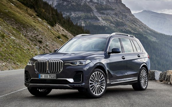 Проблемите с двигателите с обем 3,0-литра са същите като при 5-Series. Много от собствениците на тези модели имат претенции към радиаторите, които изкарват около 90 000 км, след което трябва да се сменят. По-евтино излиза на всеки 30 000 км да бъдат промивани. Както вече стана дума, течността в системата за задвижване на четирите колела трябва да се сменя на всеки до 40 000 км. Често се появява и луфт в кормилната рейка.