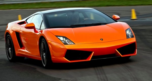 В Северна Америка Hertz създаде специален каталог Dream Cars, който предлага на клиентите среща с автомобили, чиято покупка иначе не им е по джоба. Задвижното от V10 Gallardo влезе в този каталог през 2013. 
