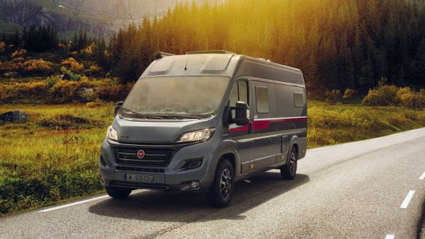 Още един подвижен дом, базиран на същия Ducato, разработен от френската компания Pilote. От името на кемпера - V630G, може да разберете дължината на каросерията - 6,3 метра. Обзавеждането вътре включва чифт легла, малка баня и кухненски бокс. Моторната гама е като на Bürstner Campeo. Цената на френския модел обаче започва от 46 900 евро.