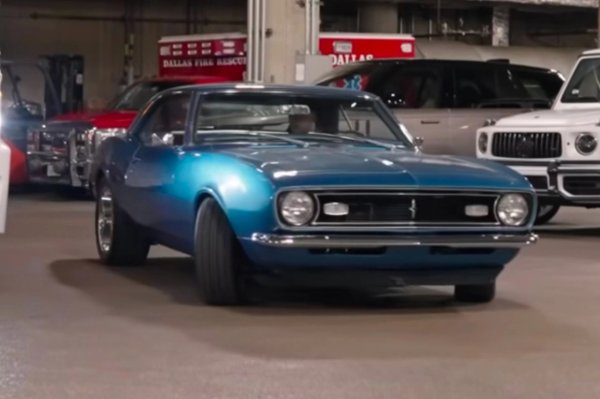 Дончич явно е голям фен на класическите американски автомобили. Точно преди Коледа, когато неговият &bdquo;Далас&ldquo; приемаше &bdquo;ЛА Лейкърс&ldquo; на ЛеБрон Джеймс, словенецът се появи в залата в каубойско облекло, управлявайки Chevrolet Camaro от 1968 година. 

Колата е синя (в цвета на &bdquo;Маверикс&ldquo;), като има хромирани джанти и запазен интериор. Подробности за нейното задвижване не бяха разкрити, както и колко е платил Лука за да се сдобие с нея. Според слуховете автомобилът му е подарен като част от рекламен договор с General Motors, но това не е потвърдено.
