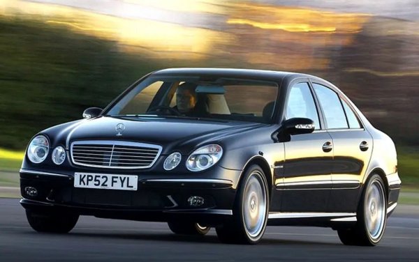 Спрямо 2024: 3% ръст
Пазарен дял: 2.3%
E-класата не само си остава най-популярният бизнес седан у нас, но и увеличава преднината си пред Серия 5 и А6. Най-търсените варианти: Е220 D/CDI - 1258 регистрации, Е 350 D/CDI - 536, Е 320 CDI - 373, E 200 D - 220, E 280 CDI - 179. С две думи, какъвто и да е Mercedes, стига да е дизел. 
