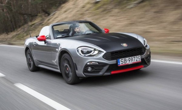 Abarth 124 Spider дебютира през 2016 г. на международното автомобилно изложение в Ню Йорк, където беше представен като версия на обикновения Fiat 124 Spider. Двигателят му е 1,4-литров,четирицилиндров с турбокомпресор, развиващ 168 к.с. Скоростната кутия е 6-степенна или механична, като ускорението от 0 до 100 км/ч става за 6,8 секунди.