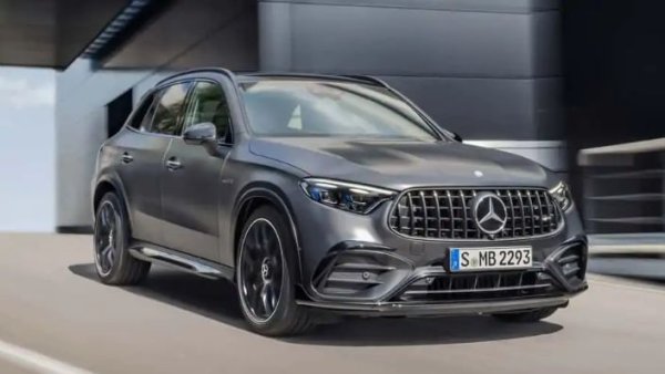 Този GLC63 SE AMG има достатъчно мощност, че те са противопостави на електрически SUV в състезание на ускорение. Под капака му има комбинация от 2,0-литров турбодвигател с 4 цилиндъра и монтиран отзад електромотор, които позволяват ускорение до 100 км/ч от място за 3,4 секунди. Съвкупната мощност на тази система е 671 к.с., като това е най-бързият хибриден SUV в момента.