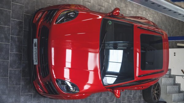 Porsche Macan с оптичен пакет от Prior Design
