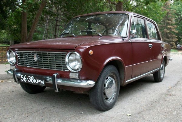 Най-ранният продукт на ВАЗ, който е и най-близък до оригинала Fiat 124, се продава официално за 2380 долара, или за 6400 рубли. 
