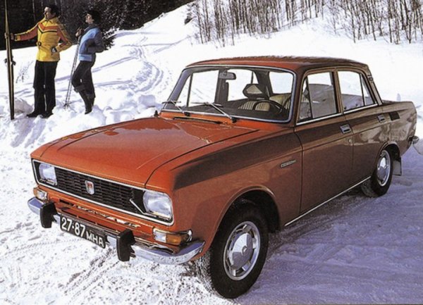 След като смелите планове за разработване на изцяло нови модели в АЗЛК са изоставени през 70-те, вместо това заводът просто преопакова и леко модернизира стария 412 - резултатът е Москвич 2138 (с малко по-слаб двигател)  и Москвич 2140. "Рекламната" цена на по-слабия модел в "Кореком" е 1800 долара. 
