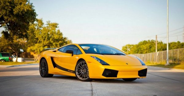 Американското ателие предлага различни възможности за увеличаване на мощността на 5,2-литровия V10 двигател, който в стандартния си вариант развива 542 конски сили. Този мотор явно е много здрав, тъй като още при Stage 1 тунинг-ателието успява да измъкне 800 конски сили.