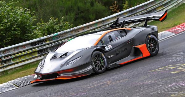 В случая допълнителният аеродинамичен пакет е за каране на писта, като благодарение на използвания в него карбон се постига впечатляващо съотношение на мощност/тегло от 1200 конски сили на тон. Направеният по поръчка турбокомпресор е "виновен" за увеличението на мощността до 1200 конски сили.