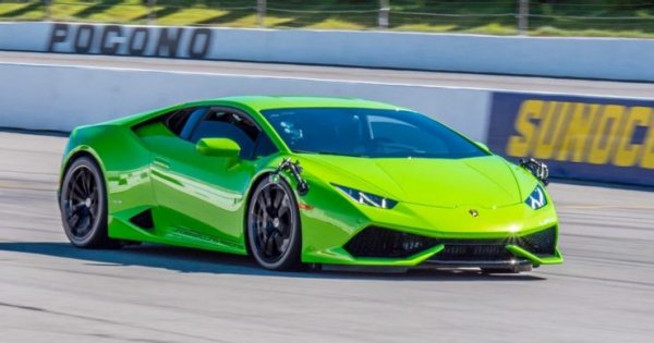 В един момент увеличението на мощността вече изглежда прекалено, но това не пречи на фирмата Underground Racing да опита със своя UR-X Huracan да вдигне още летвата за двигателите Lamborghini. Този модифициран V10 двигател вече развива 2100 конски сили, като изминава 1/4-миля за 7,7 секунди (при идеални условия) и достига максимална скорост от 383 км/ч.