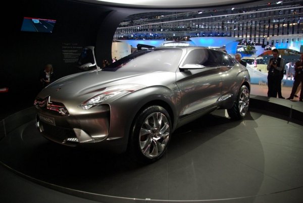 И Citroen Hypnos Hybrid HYmotion4 concept дебютира на автосалона в Париж