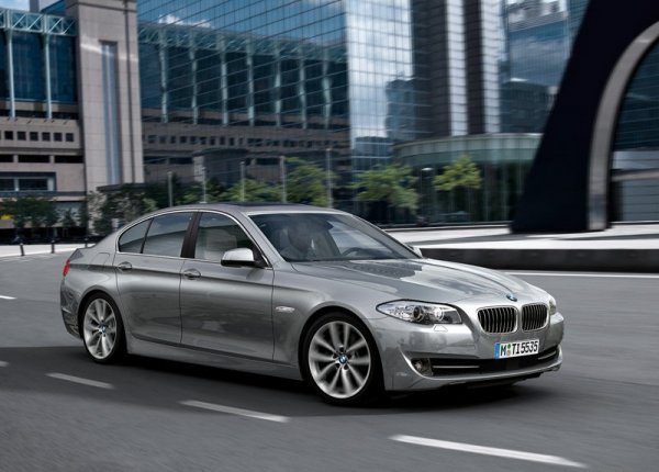 <p>Най-добрите коли за 2012, според CarBuyer<br /><br /><strong>Най-добър голям седан от висок клас - BMW 5 Series</strong></p>