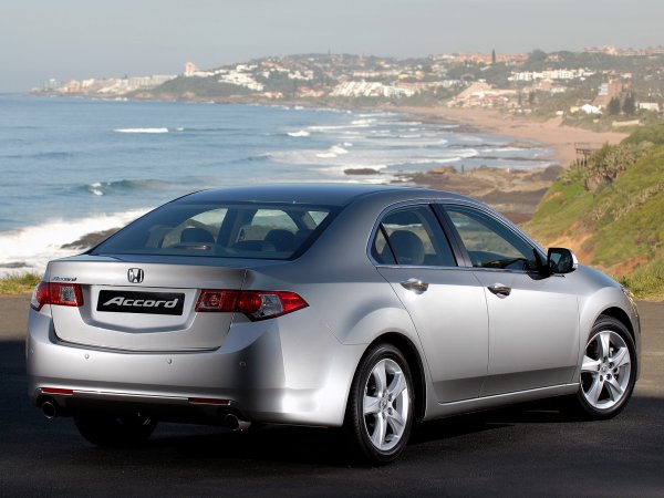 Изкуствената кожа на подлакътниците след продължително нагряване от силното слънце се покриват с големи мехури, които по-късно се пукат. Това нанася сериозни щети на салона и се налага тези елементи да бъдат заменени с нови.
