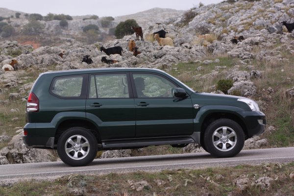 Драскотините по предния панел невинаги означават, че въздушните възглавници са се задействали в някакъв момент по-рано. Те може да се появят, ако автомобилът е бил изложен дълго време на слънчева светлина. Смяната на панела е трудно и скъпа, затова решението е покриването на интериора с кожа.
