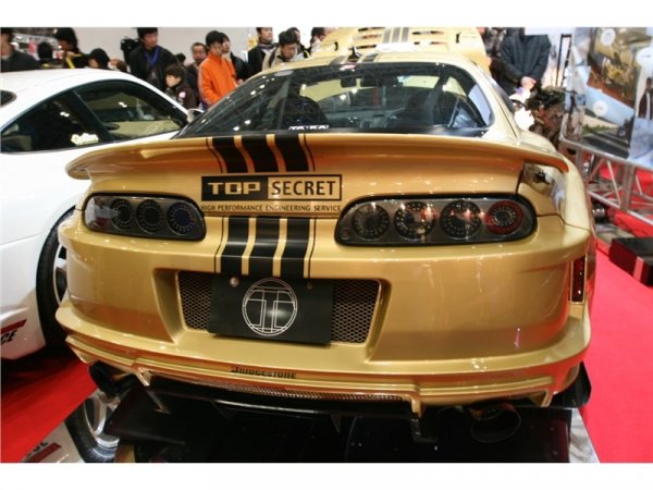 На финала тунерите от Top Secret са интегрирали брутален bodykit, променящ до неузнаваемост позната Supra.