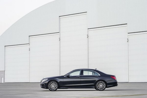 Mercedes S-Class дебютира в Хамбург