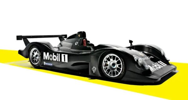 Това е истинска загадка: Porsche начерта победител на „24 часа на Льо Ман“ за новото хилядолетие, използвайки консервиран V10 двигател, първоначално начертан за отбора Footwork F1 през 1992 г. Колата обаче никога не стига до състезание.

Някои казват, че смъртта ѝ е освободила средства на компанията за изключително важния SUV Cayenne. Други настояват, че Porsche се е оттеглил, за да проправи пътя за господството на Audi, член на групата на Volkswagen, която държи и Porsche. Всичко, което знаем е, че ръмжащият V10 двигател по-късно намира място в суперавтомобила Carrera GT.
