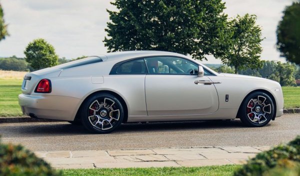 Производството на двата модела - по същество купе и кабриолет версии на Ghost - логично спира, след като първата генерация на Ghost бе заменена от изцяло ново второ поколение. Почти сигурно и двете имена ще се завърнат в гамата, но след поне едногодишно прекъсване. Възможно е Dawn да се появи вече като чисто електрически модел.
