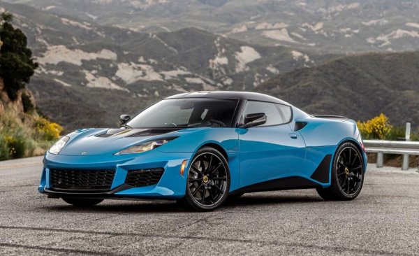 Някога Lotus бе основана от Колин Чапман по легендарната му рецепта "опростявай и добави лекота". Днешната стратегия за бъдещето на британската марка е напълно противоположна и предвижда създаването на изцяло нова, само електрическа гама. Жертви на това вече станаха Elise и Exige, а сега към тях се присъединява и Evora. През 2022 Lotus ще предлага само новата Emira, която вероятно ще бъде и последният модел на фирмата с двигател с вътрешно горене.
