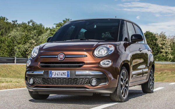 Решението на Fiat да възроди емблематичния 500 с ефектен ретро дизайн бе гениално. Решението след това да го превърне в раздут миниван бе катастрофално: 500L бе практичен като размери, но отчайващ като пътно поведение и разочароващ като дизайн. След 8 години мъки най-после производството му в Крагуевац, Сърбия, ще бъде окончателно прекратено. По-нататък в гамата ще го замени малък кросоувър, вероятно на платформата на Peugeot 2008. 
