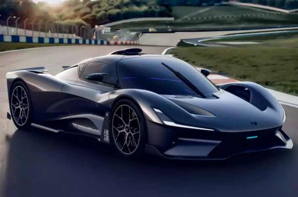 Компаниите Geely и Baidu показаха електрически суперавтомобил. Производството ще започне през 2027 г., но вече се приемат предварителни поръчки. Новият модел ще получи четири електромотора и задвижване на всички колела. Ускорението до сто ще отнеме 1,9 секунди, а пробегът ще бъде до 650 километра.
