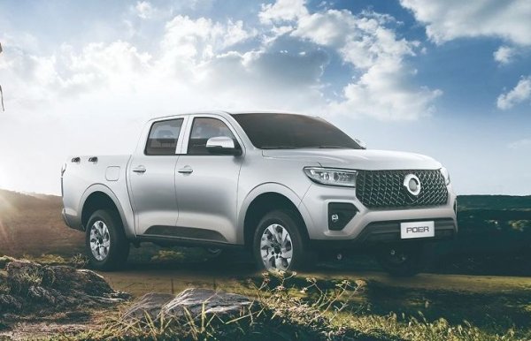 POER е пикап, достъпен в два варианти. И двата са с 5 години или 150 000 км пробег. Версията Commercial разполага с бензинов мотор 2.0Т, развиващ 217 к.с., съчетан с 4х4 задвижване на BorgWarner. Скоростната кутия е 6-степенна механична кутия, а цената на този вариант в най-високото ниво на оборудване е 65 990 лв. с ДДС. 