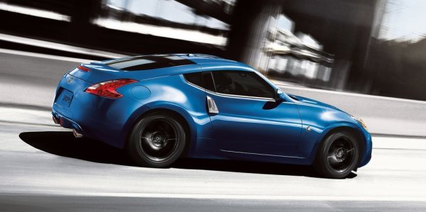 Истинска спортна кола от старата школа, която ще ви позабавлява чудесно, но която не прощава грешките (убедихме се лично в някогашния ни тест за "КОЛЕЛА" и Automedia.bg). В Европа предлагането е сравнително ограничено, но в Америка ще намерите множество екземпляри с нисък пробег за тези пари. А също и в Япония, ако не ви притеснява десният волан. 