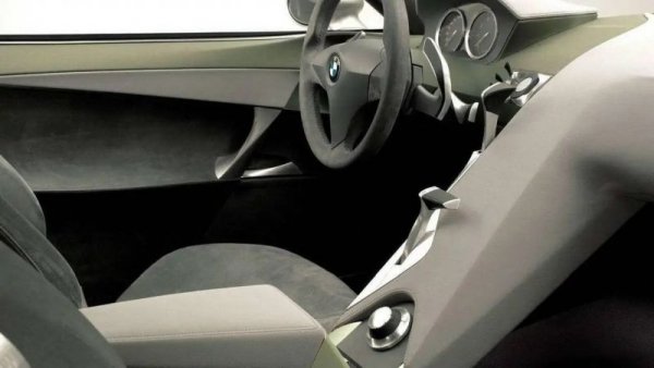 X-Coupe бе любопитен концепт за купе-кросоувър, предначертал пътя за появята на Х6 и още дузини имитатори.  Варминг направи интериора на концепта