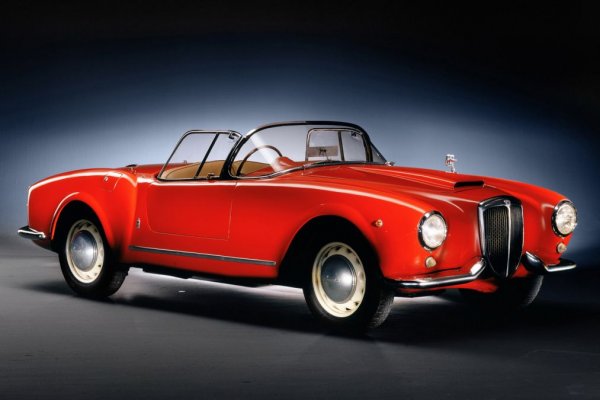 Издължено торпедо, широки калници и елегантен дизайн &ndash; това са каноните на дизайна на двуместните кабриолети от 50-те години насам.