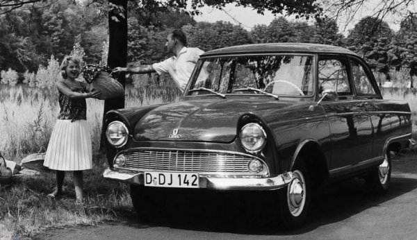 В края на 50-те години могъщият Mercedes-Benz поема контрола над Auto Union. В Щутгарт бюджетните DKW бяха смятани за добро допълнение към премиум-моделите от собствената гама на марката. Отделени са сериозни средства за разработването на нови автомобили и двигатели за Auto Union. Свършена е много работа, но Mercedes бързо се разочарова от покупката.
През 1964 г. Mercedes-Benz се отървава от Auto Union, давайки го на Volkswagen. Купувачът получава както нови четиритактови двигатели, вече готови за производство, така и инженерни разработки на ново поколение пътнически модели.

Ако Mercedes-Benz смята DKW за бюджетно допълнение към гамата, то за Volkswagen то е точно обратното. Във Волфсбург имат нужда от по-престижна марка и затова DKW отива в историята, а автомобилите са преименувани на Audi &ndash; им, което звучи престижно и не е забравено от германците