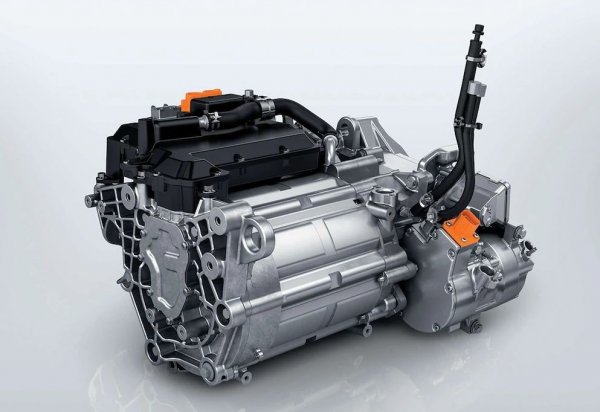 Все още не знаем дали обединението с FCA под шапката на Stellantis ще промени политиката на френската група. За момента тя ползва за електрическите версии на моделите си електромотор с постоянен магнит и инвертор. 
