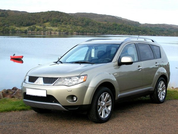 MITSUBISHI OUTLANDER 4WD 