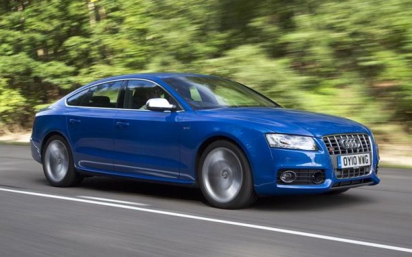 Купето с три врати от първото поколение на модела използва различен двигател от този на версиите Sportback и кабриолет. При излизането си на пазара S5 Coupe се задвижваше от 4,2-литров V8, докато останалите използваха 3,0-литров V6 с мощност 333 к.с.

Второто поколение на S5 получи изцяло нов 3,0-литров V6, произвеждащ 353 к.с., но цените му на старо са доста над бюджета в случая. Факт е, че V6 не е толкова впечатляващ колкото V8, но пък харчи по-малко гориво.
