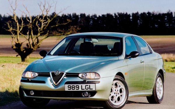 Alfa Romeo 156 си остава един от най-забележителните употребявани автомобили в момента. Още повече, че той се предлага с 2,5-литров V6, както и във версия GTA с проблемния, но страхотен 3,2-литров V6.

И в двата случая ключът към удължаване на живота на 156 е правилната и редовна поддръжка на мотора. Уверете се, че ремъкът и водната помпа се сменят на всеки 50 000 км.
