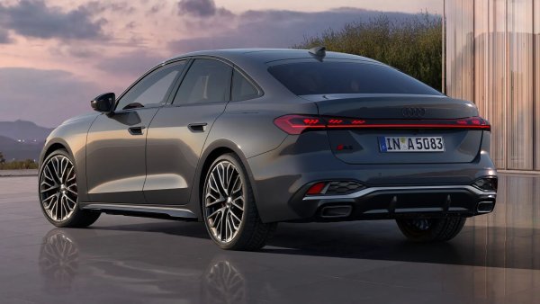 Германската марка заема девета позиция с 433 772 продадени автомобила, което е спад с 9,2% спрямо периода януари-октомври миналата година. Пазарният дял на Audi в Европа сега е 4.9%.
