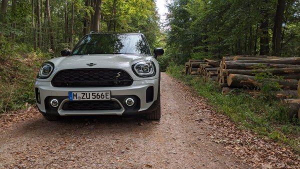 Ford Kuga - 72 000 (до края на септември има юбилейна отстъпка - 66 960)
MINI Countryman - 73 400
Toyota Hilux - 72 390
Nissan X-Trail - 74 490 
Nissan Qashqai - 74,490
Subaru Forester - 75 690
Skoda Kodiaq - 76 890
VW Tiguan - 77 973
Skoda Superb - 77 990 
Renault Koleos - 81 990
Haval Dargo - 82 990
Subaru Outback - 84 200
Toyota RAV4 - 84 480
VW Amarok - 84 815
Mitsubishi Eclipse Cross - 91 990
Honda CR-V - 98 990
Jeep Compass - 100 570