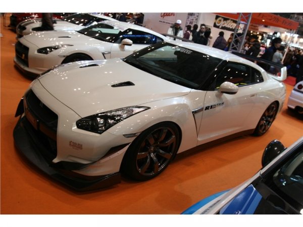 Nissan GT-R R35 Phantom от AMUSE 