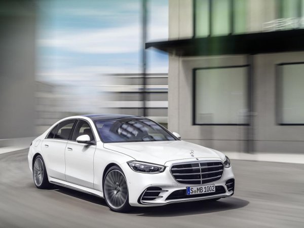 Без съмнение минава за един от най-добрите седани в света. Този на Килиън е бял. Разполага с 6,0-литров V12 двигател, събуждащ с лекота 510 коня. Това е любимата кола на Килиън и той не я сменя от години. Най-често може да бъде забелязан с нея при публични събития.
