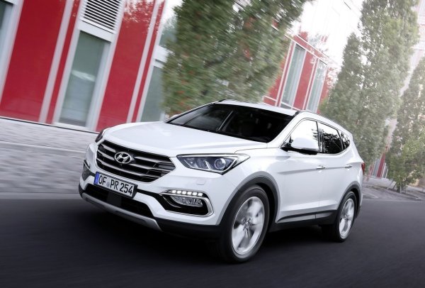 Защо е класиран: Корейският дизел 2.2 CRDi си е спечелил репутация на &bdquo;работен кон&rsquo;&rsquo;. Според J.D. Power и CarBuyer, дизеловият Santa Fe постоянно показва нисък процент на сериозни повреди.

Реален ресурс: 300 000-350 000 км.
