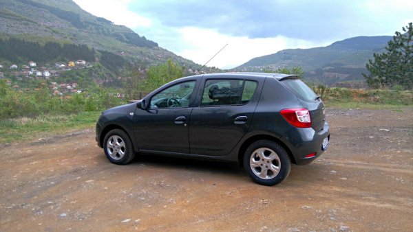 Dacia Sandero TCe 90 с трансмисия Easy-R