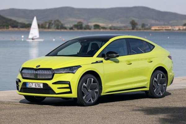 Това е най-скъпият сериен модел на чешкия производител, като той представлява купеобразна версия на представени по-рано кросоувър Enyaq. Топ-версията на модела се задвижва от два електромотора със съвкупна мощност 306 к.с., които се захранват от батерия с капацитет 82 кВт/ч, а максималната скорост, която при останалите електромобили на Skoda е ограничена на 160 км/ч, при крос-купето е 180 км/ч.