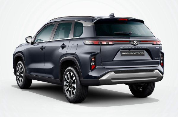 Кросоувърът може да бъде хибрид - „мек“ и пълен. В първия случай 1,5-литров двигател с 48-волтов стартер-генератор развива 103 к.с. и 137 Нм, като се комбинира с 5-степенна механична или 6-степенна автоматична скоростна кутия. Задвижване е предно или към двете оси (само с механични скорости). Пълноценният хибрид е заимствал агрегата си от Toyota Yaris. Бензиновият двигател (92 к.с. и 122 Нм) и електромоторът (79 к.с.) дават общо 116 к.с. при работа с вариатор eCVT. 