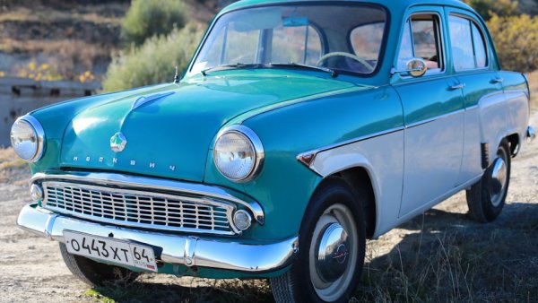 Белгийската компания Scaldia предлага дизелови Москвичи 407 и 408 с двигател Perkins с 43 к.с. За пазара в Германия е планиран Москвич-21413 с дизел на Ford с обем 1,8 л и мощност 60 к.с., но идеята така и не е реализирана.