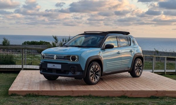 Вторият от двата електромобила на Renault в ретро стил също започва да набира скорост у нас. Моделът бе лансиран миналото лято.

