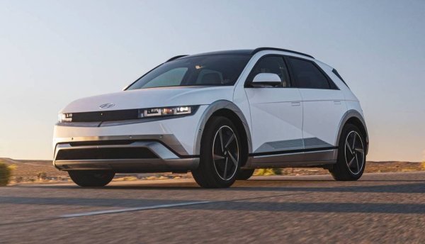 Кросоувърът на Hyundai получи фейслифт и това пораздвижи продажбите. Тази година те са с 49% повече, отколкото през същия период на миналата. В общата бройка сме включили и регистрираните бройки от спортната версия Ioniq 5 N. 

