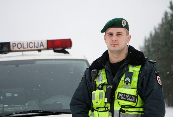 &bull; употреба на алкохол - от 145 евро (макс. допустими промили - 0,2)
&bull; 20 км/ч превишение на скоростта - от 25 евро
&bull; над 50 км/ч превишение на скоростта - от 100 евро
&bull; преминаване на червено - от 75 евро
&bull; неправилно изпреварване - от 60 евро
&bull; неправилно паркиране - от 25 евро
&bull; разговор по мобилния телефон - от 50 евро
&bull; каране без презпазен колан - от 25 евро
